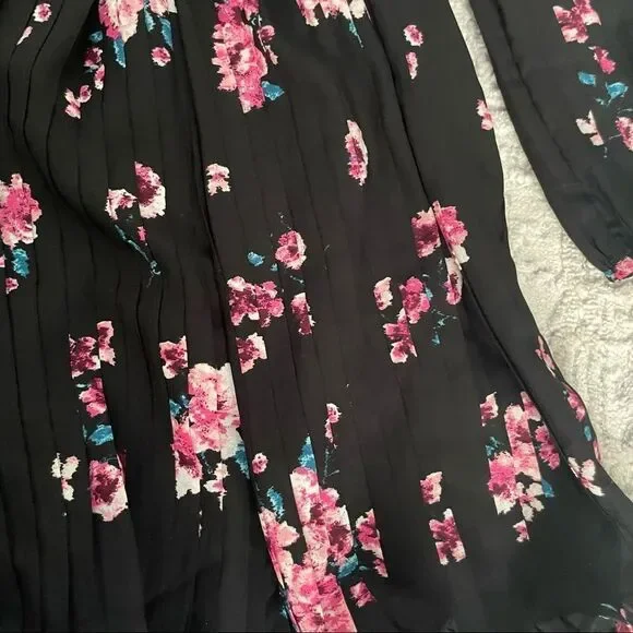 🚨 3 for $25 - LEITH Black Floral Pleated Dress Long Sleeve - Picture 8 of 11